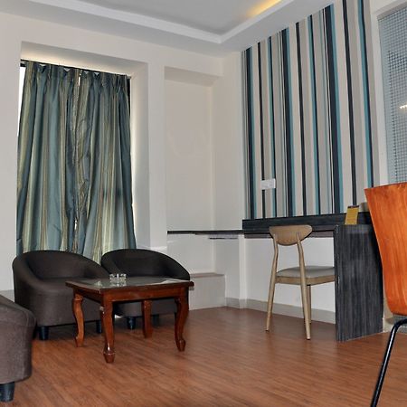 פונה Fabhotel Magnus Calypso Viman Nagar מראה חיצוני תמונה